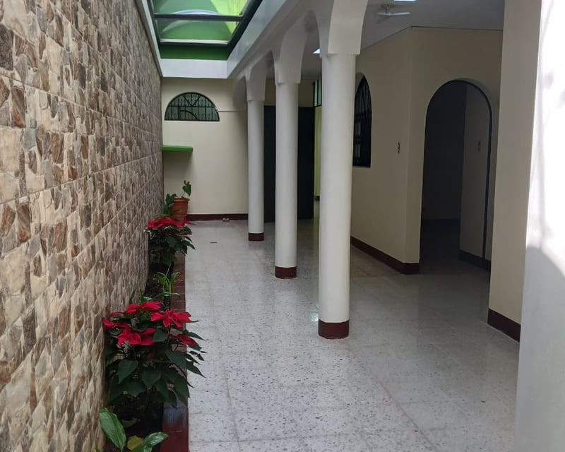 Casa  Alquiler Uso Suelo Comercial en zona 1 de Ciudad