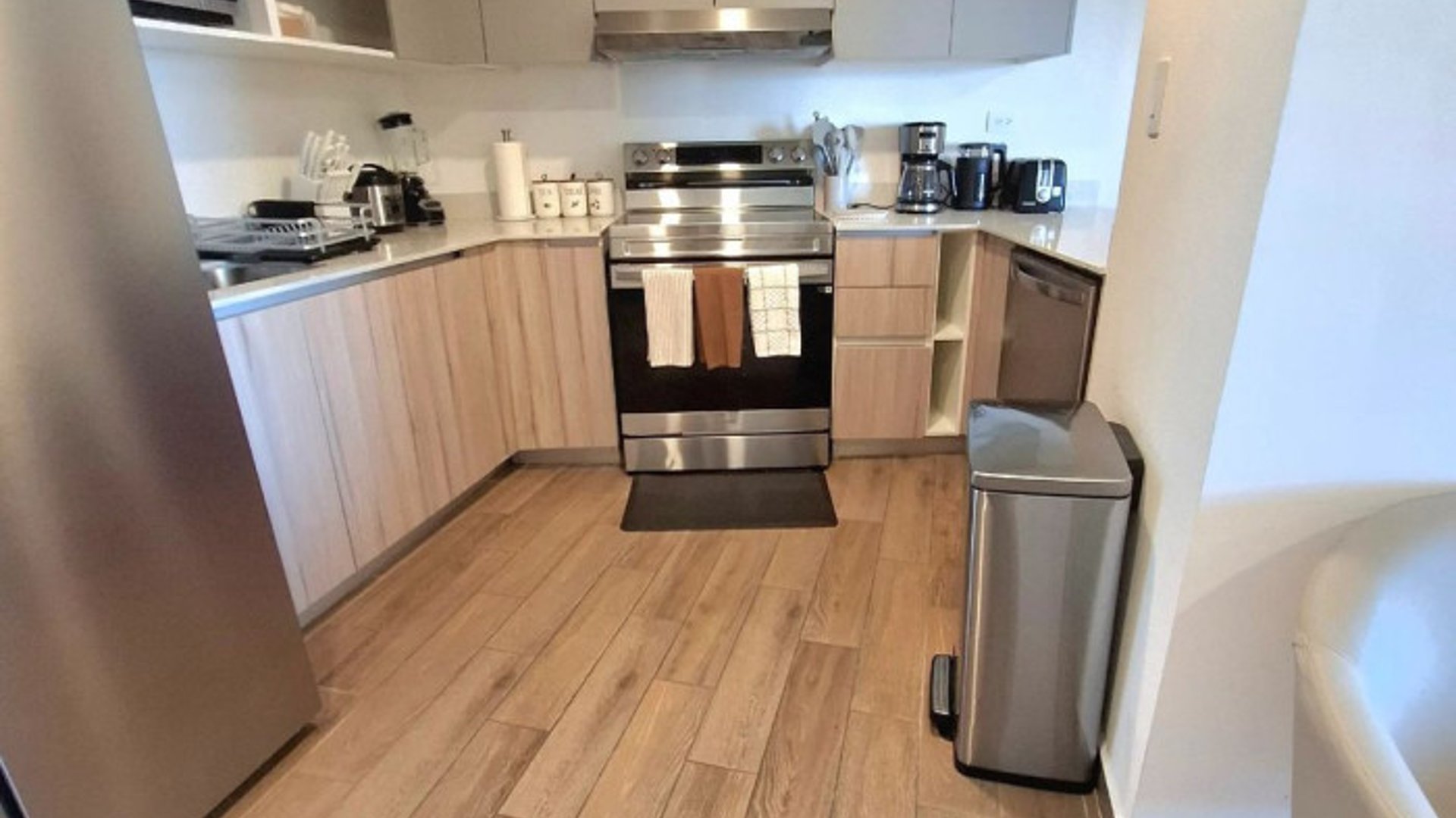 Apartamento Amueblado de 3 Habitaciones en Parque 14 - Miniatura 3