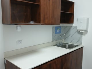 Rento Oficina Comercial en Zona 15 - Image 15