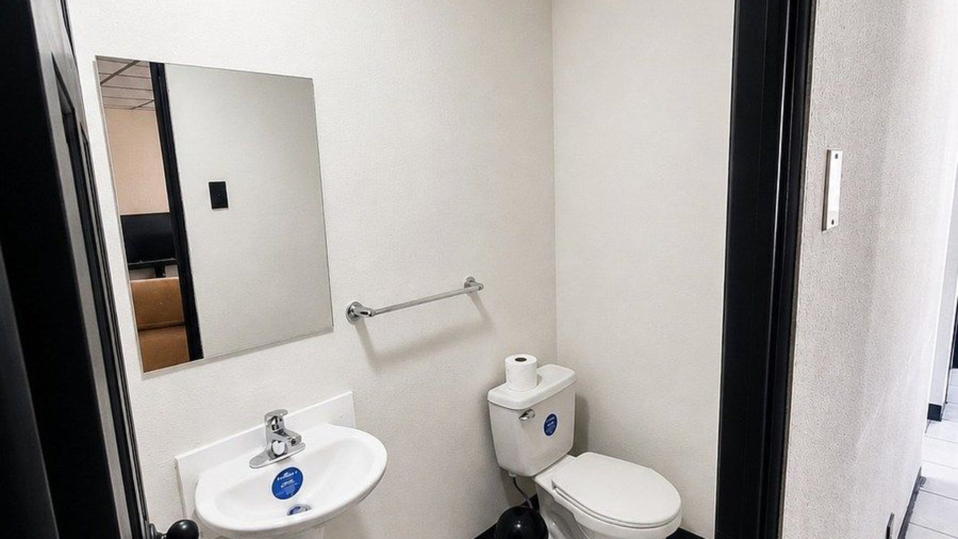 Apartamento Amueblado en Renta – Edificio Reforma Montúfar, Zona 10 - Miniatura 8