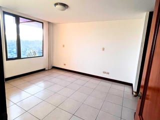 Penthouse con hab de servicio de 3 habitaciones en  Z10 Ref-5638 - 5