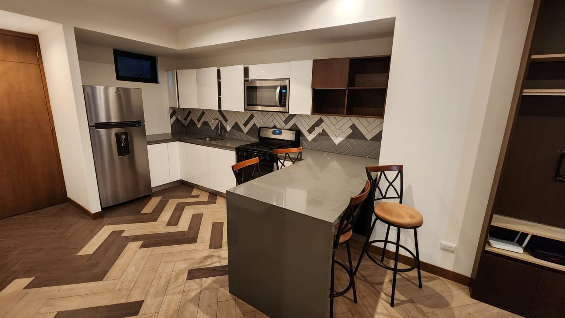 Apartamento con balcon en venta con 2 habitaciones en Z16 Ref-4883