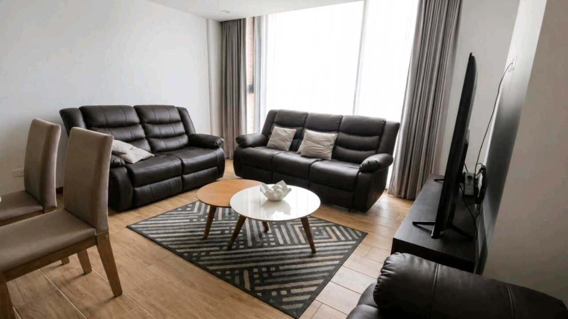 APARTAMENTO EN ALQUILER ????Edificio Essenza, Zona 13 - Miniatura 3
