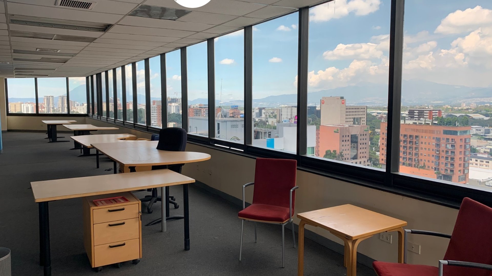 Oficina en renta Penthouse en Zona 10 - Miniatura 4