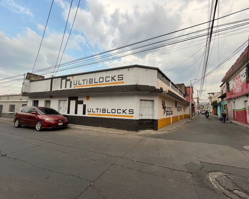 Local en Renta Z.1 Villa Nueva a 2 cuadras del Parque