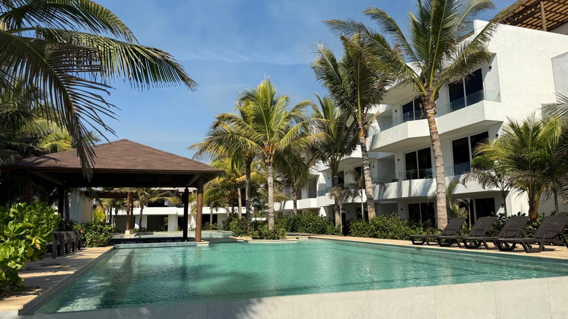 Apartamentos Frente al Mar con  Título de Propiedad en Venta - Image 1