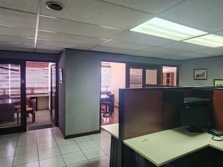 GÉMINIS 10/ OFICINA EN VENTA– ZONA 10 - 4