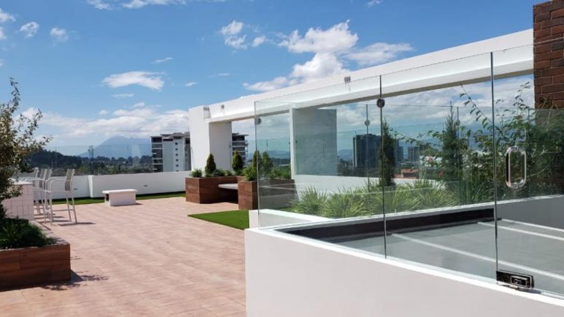 ???? APARTAMENTO EN RENTA – 2 HAB + BALCÓN | EDIFICIO IKARIA | ZONA 15 - Miniatura 8