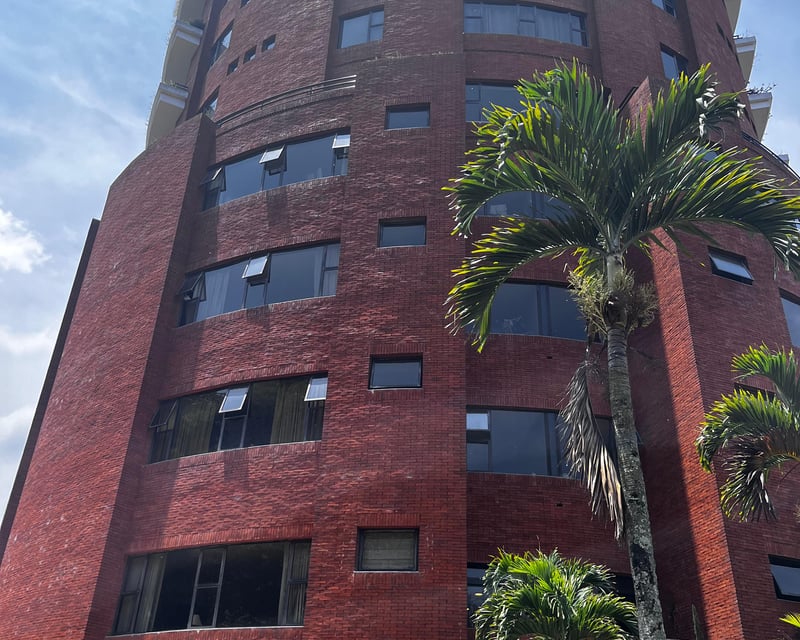 📍 APARTAMENTO EN VENTA – 2 HAB + BALCÓN | EDIFICIO PIEMONTE | ZONA 14