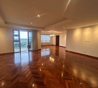 🏢 Apartamento en Zona 14 – 321 m² | 3 Dormitorios con baño | Balcones