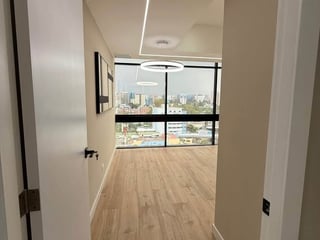 OFICINA O CLINICA EN EDIFICIO RENOVATI ZONA 10 - 3