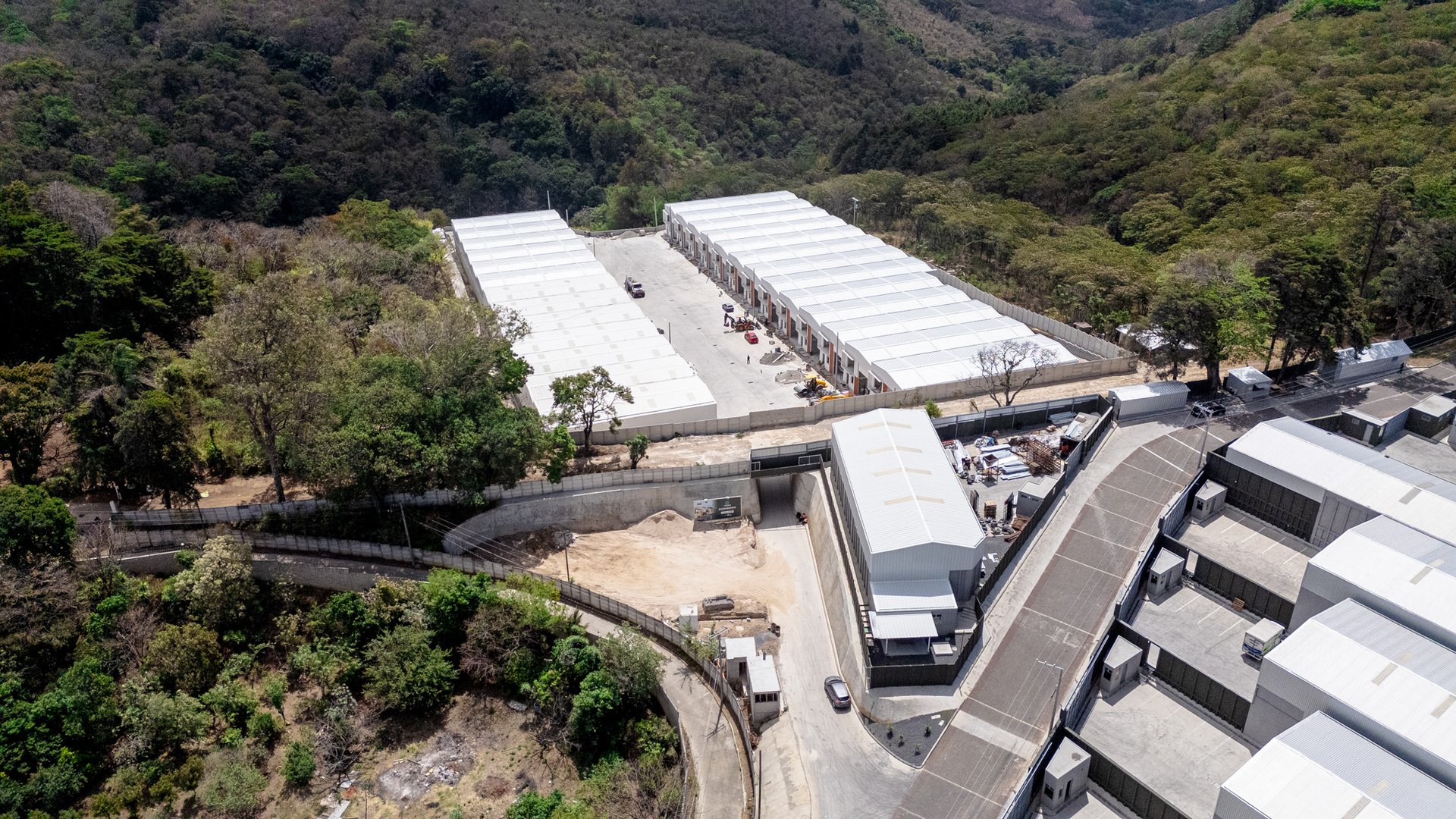 OFIBODEGAS PARA ESTRENAR, CAES DESDE 282Mt2 / COMPLEJO INDUSTRIAL