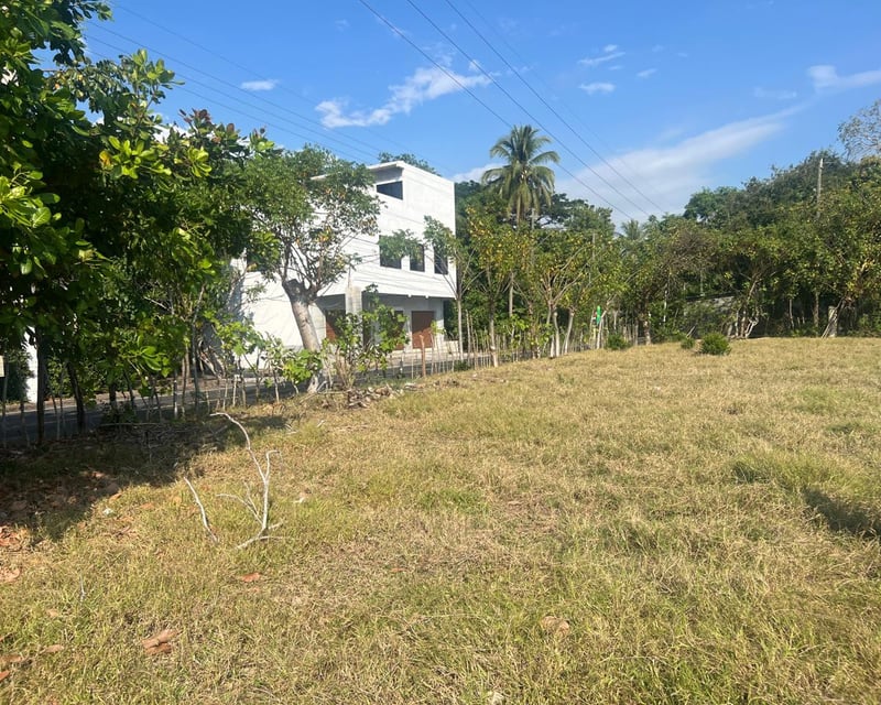 Terreno Comercial frente a carretera a Monterrico