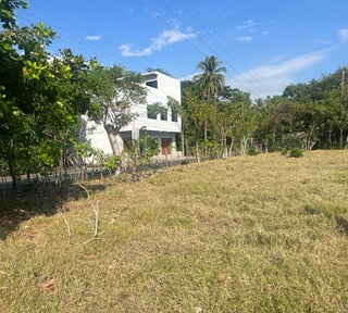 Terreno Comercial frente a carretera a Monterrico