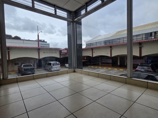 Local Comercial en  RENTA en Avenida Las Americas Z.13 - 4