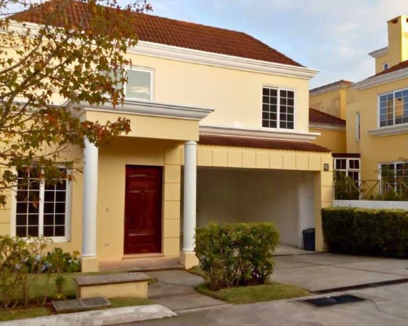 CASA EN VENTA – RESIDENCIALES ENTREVERDES, CARRETERA A FRAIJANES