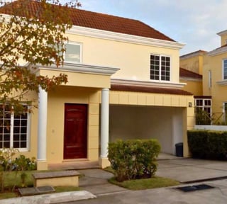 CASA EN VENTA – RESIDENCIALES ENTREVERDES, CARRETERA A FRAIJANES