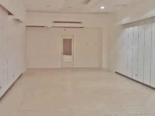 LOCAL EN VENTA  Y ALQUILER EN ZONA 10 - 4