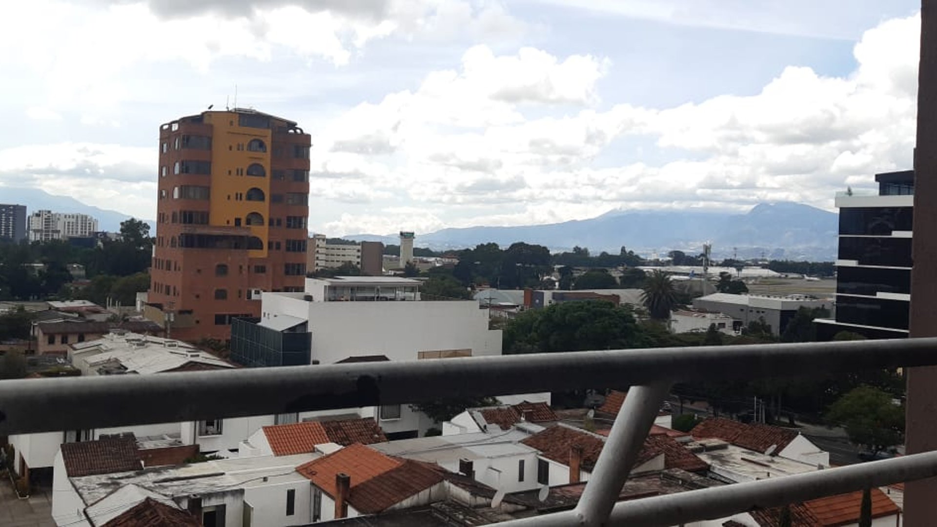 Oficina en Venta Edificio Century Plaza, Zona 13  - Miniatura 13