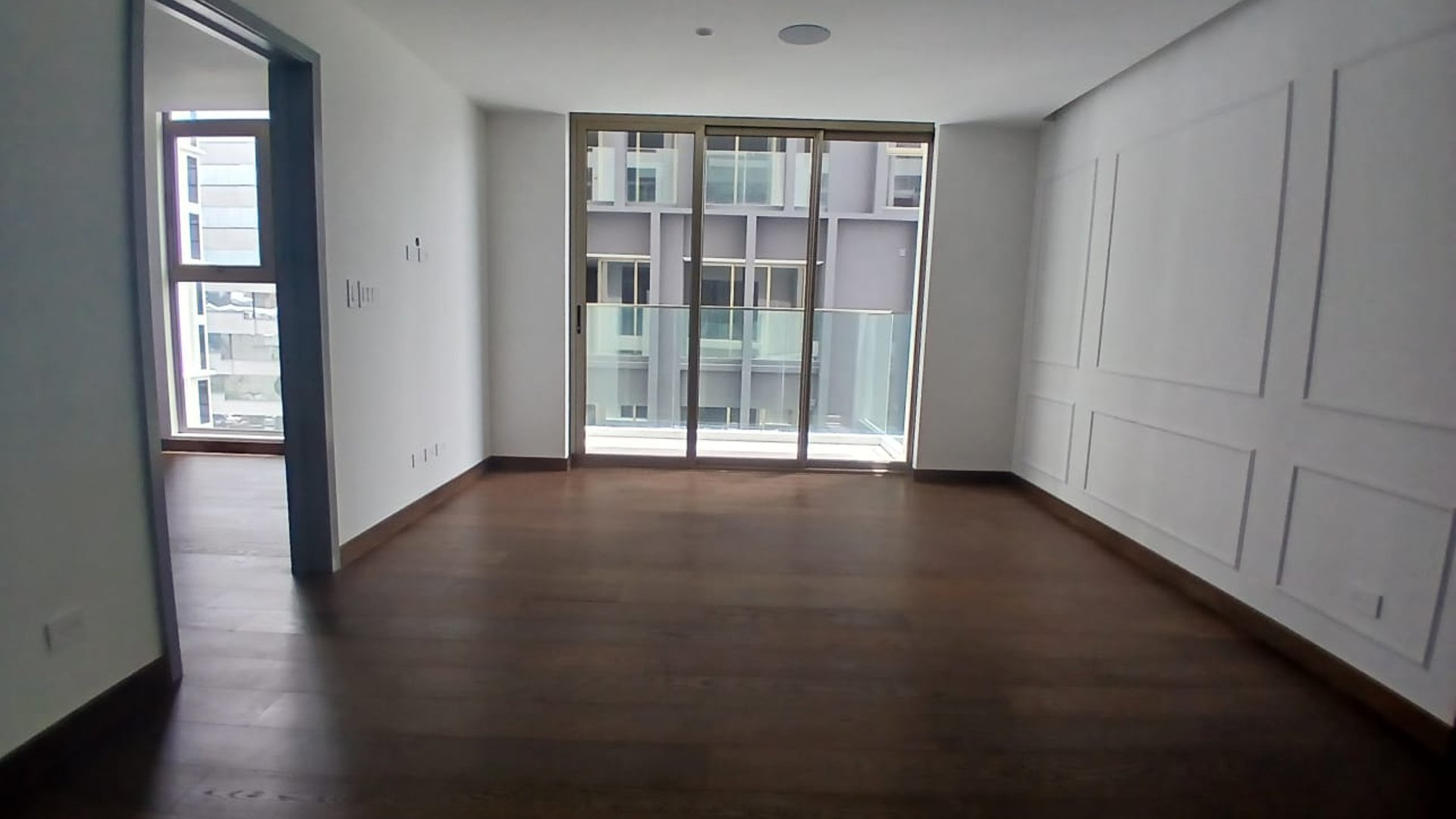 Apartamento en Renta para estrenas en zona 10 - Miniatura 2