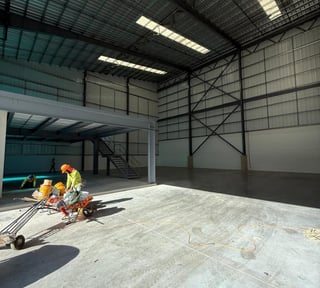 Amplia Bodega Industrial sobre CA-9