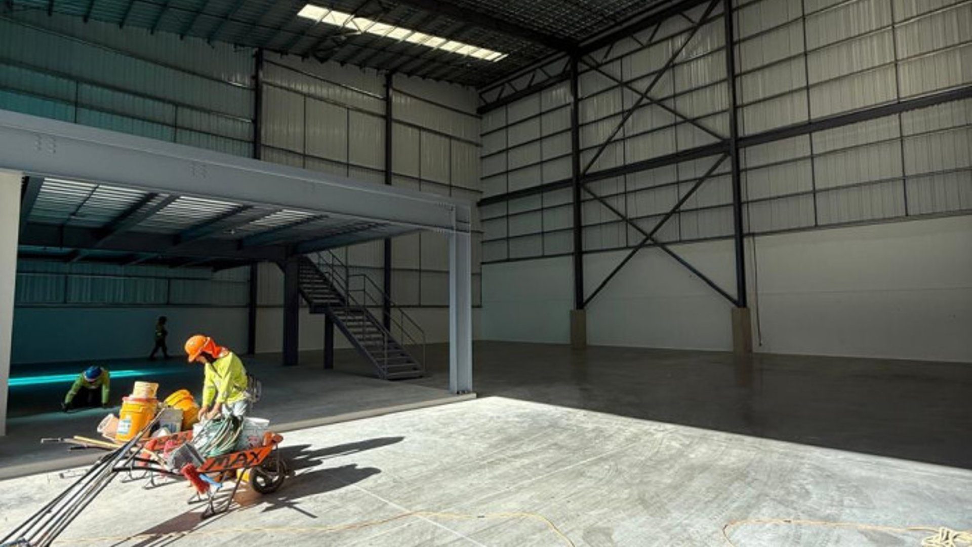 Amplia Bodega Industrial sobre CA-9