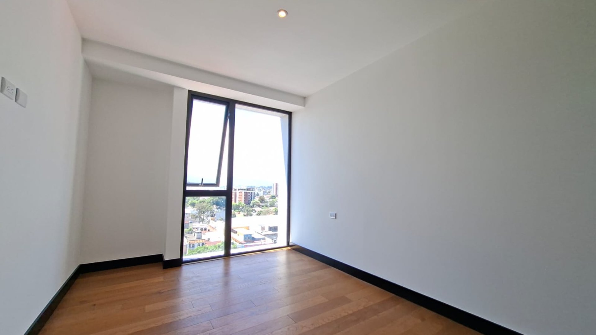 Exclusivo Apartamento de 3 Hab en Renta, Zona 11 - Miniatura 14