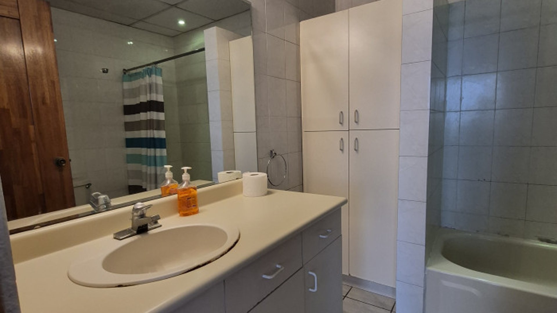Renta apartamento amplio de 1 habitación en zona 15 VH2 - Miniatura 10