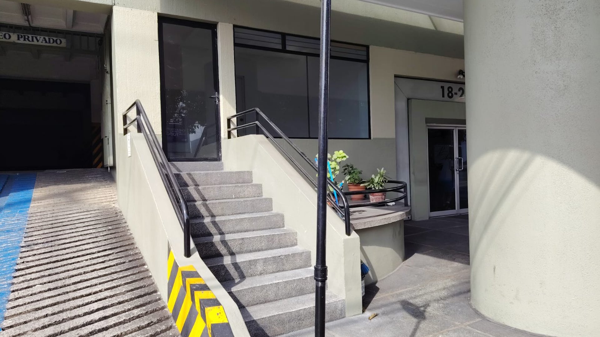 ???? LOCAL COMERCIAL EN VENTA – 23.00 m² | PLAZA BURÓ | ZONA 10 - Miniatura 2