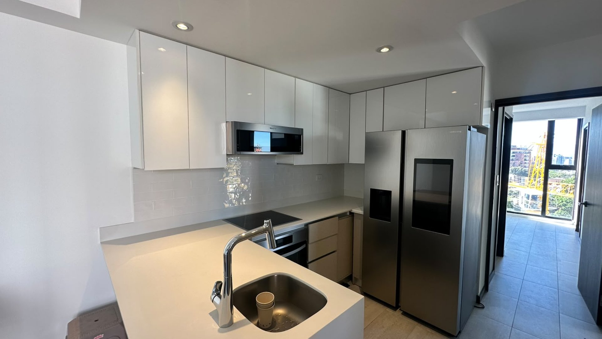 Rento apartamento para estrenar con linda vista en zona 15 VH2