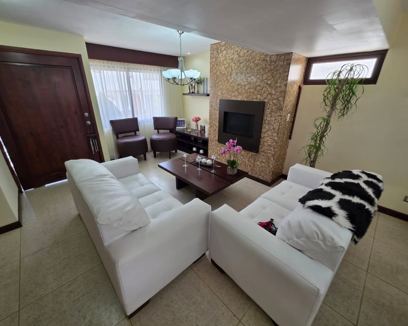 Casa en venta en Muxbal de 3 niveles y 4 habitaciones Ref-5189