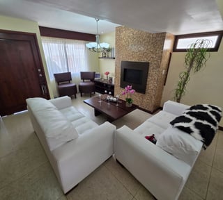Casa en venta en Muxbal de 3 niveles y 4 habitaciones Ref-5189
