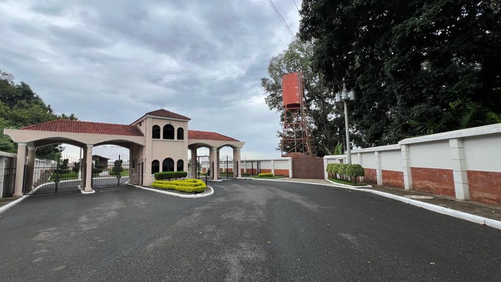 Venta de casa de 4 Dormitorios Condominio Diamantes de Gadiel (B)