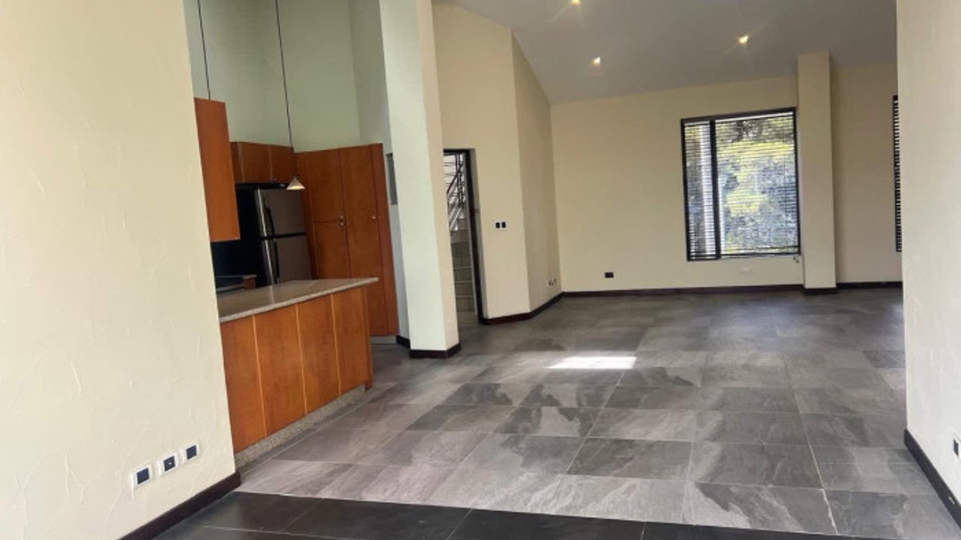 Apartamento en Renta en Zona 15 Vista al Bosque - Miniatura 2
