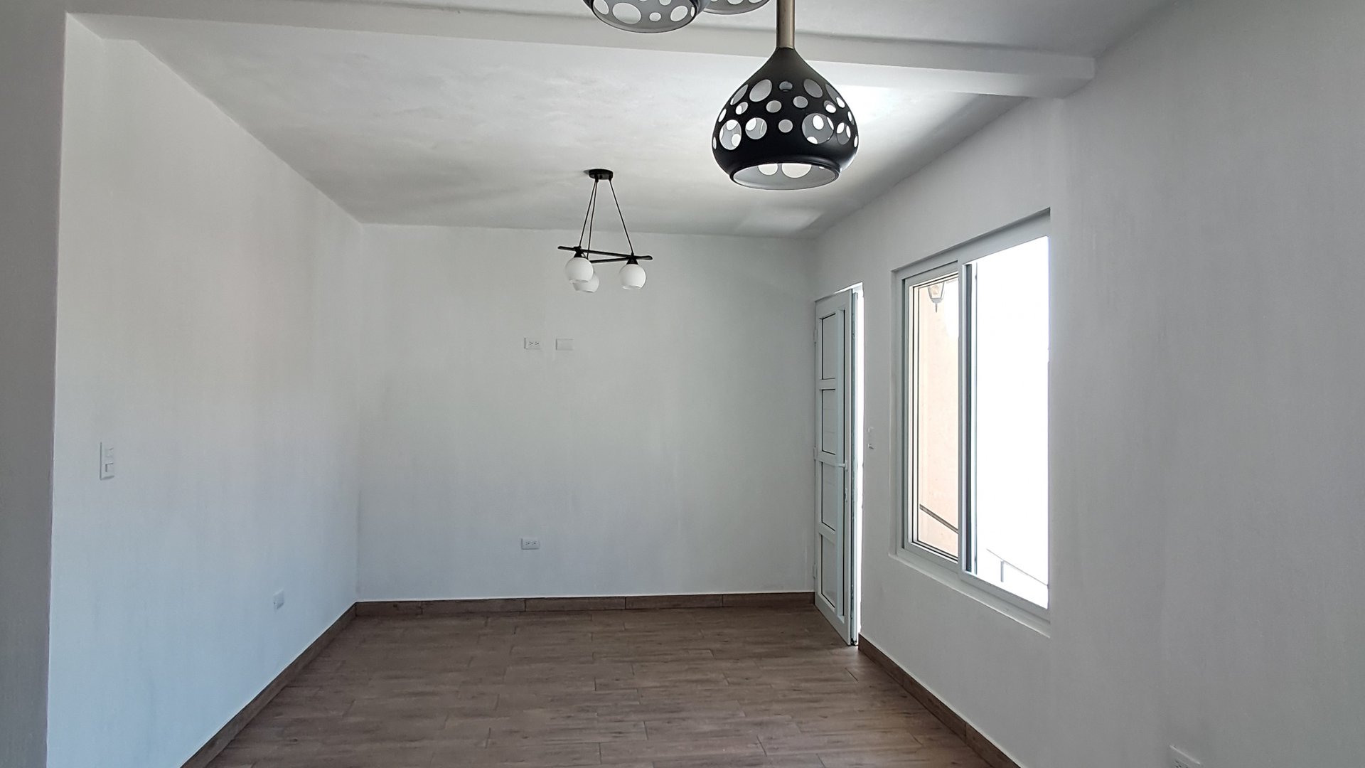 Casa en Venta con 2 apartamentos independientes, Zona 8 de Mixco