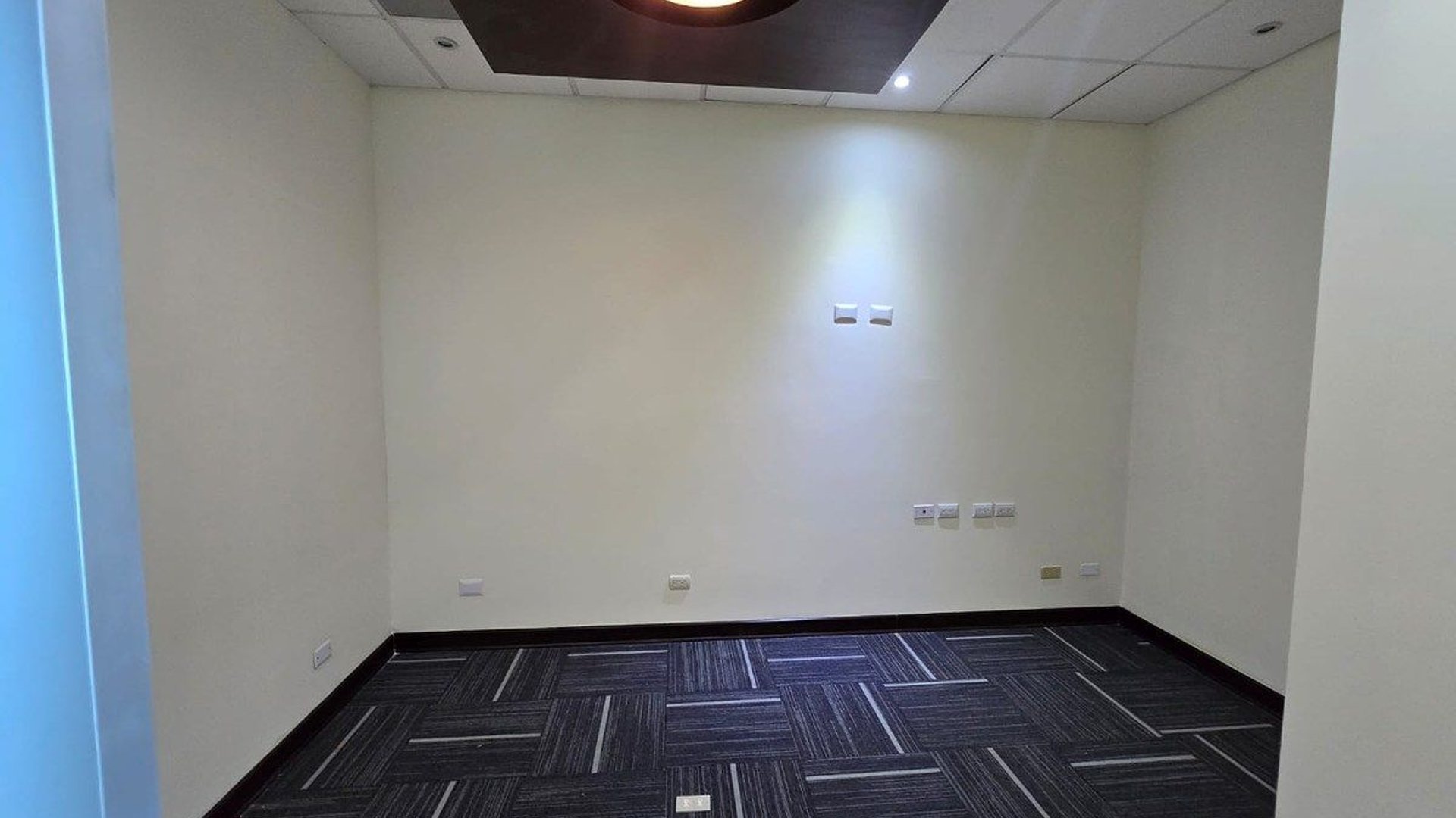 OFICINA GRANDE Y MODERNA EN ZONA PRADERA‼️ - Miniatura 14