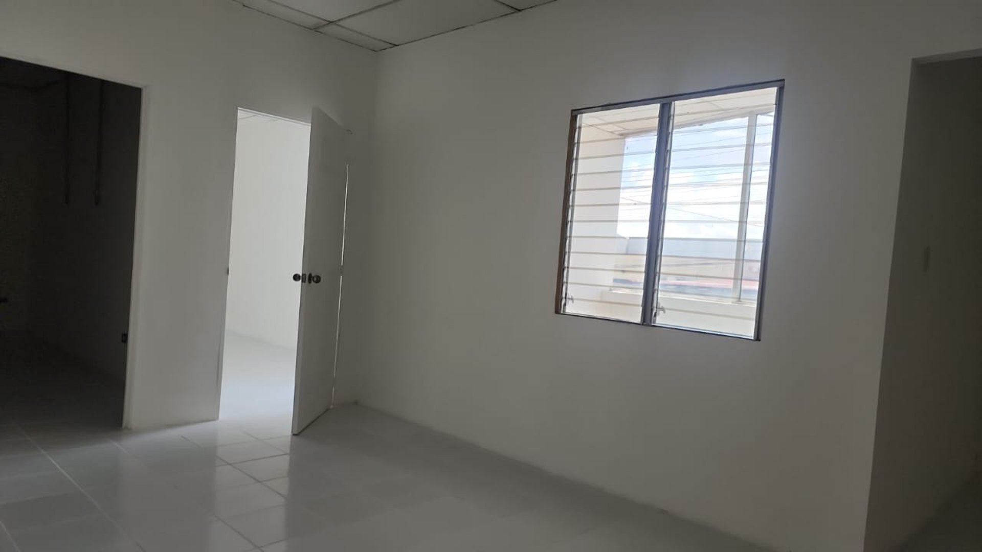 OFIBODEGA EN COMPLEJO ZONA 6 DE VILLA NUEVA - Miniatura 8