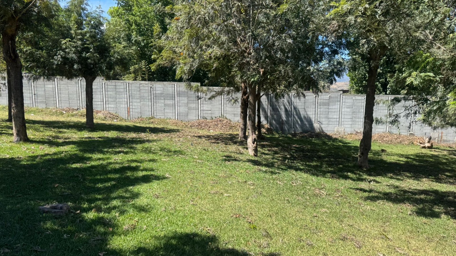 TERRENO TOTALMENTE PLANO EN VENTA EN COND. SAN PEDRO LAS HURTAS - Miniatura 2