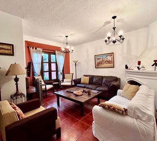 LINDA Y AMPLIA CASA AMUEBLADA A POCOS MTS DEL CASCO DE ANTIGUA