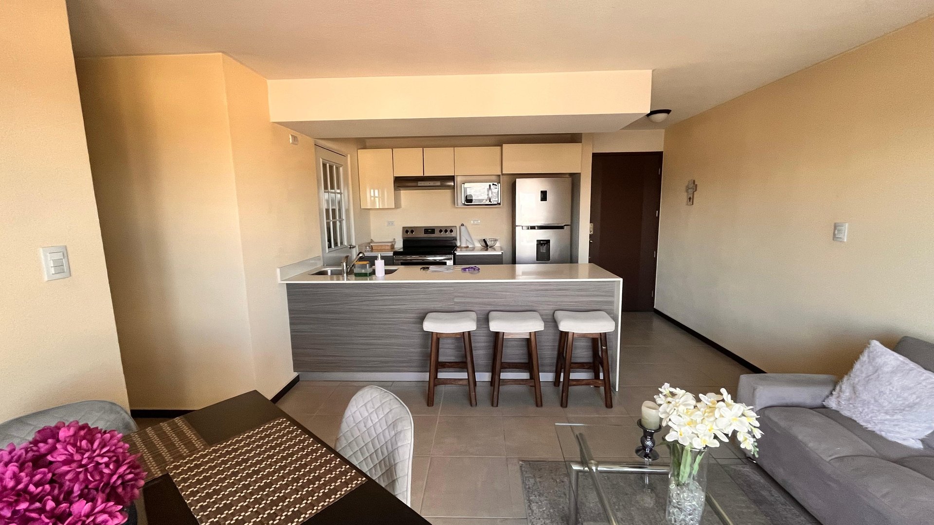 Apartamento amueblado en renta - 3 habitaciones en zona 11 Ref-5994 - Image 1