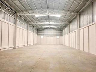 ALQUILO AMPLIA OFIBODEGA EN EXCELENTE UBICACIÓN EN CARR. A EL SALVADOR - Image 1