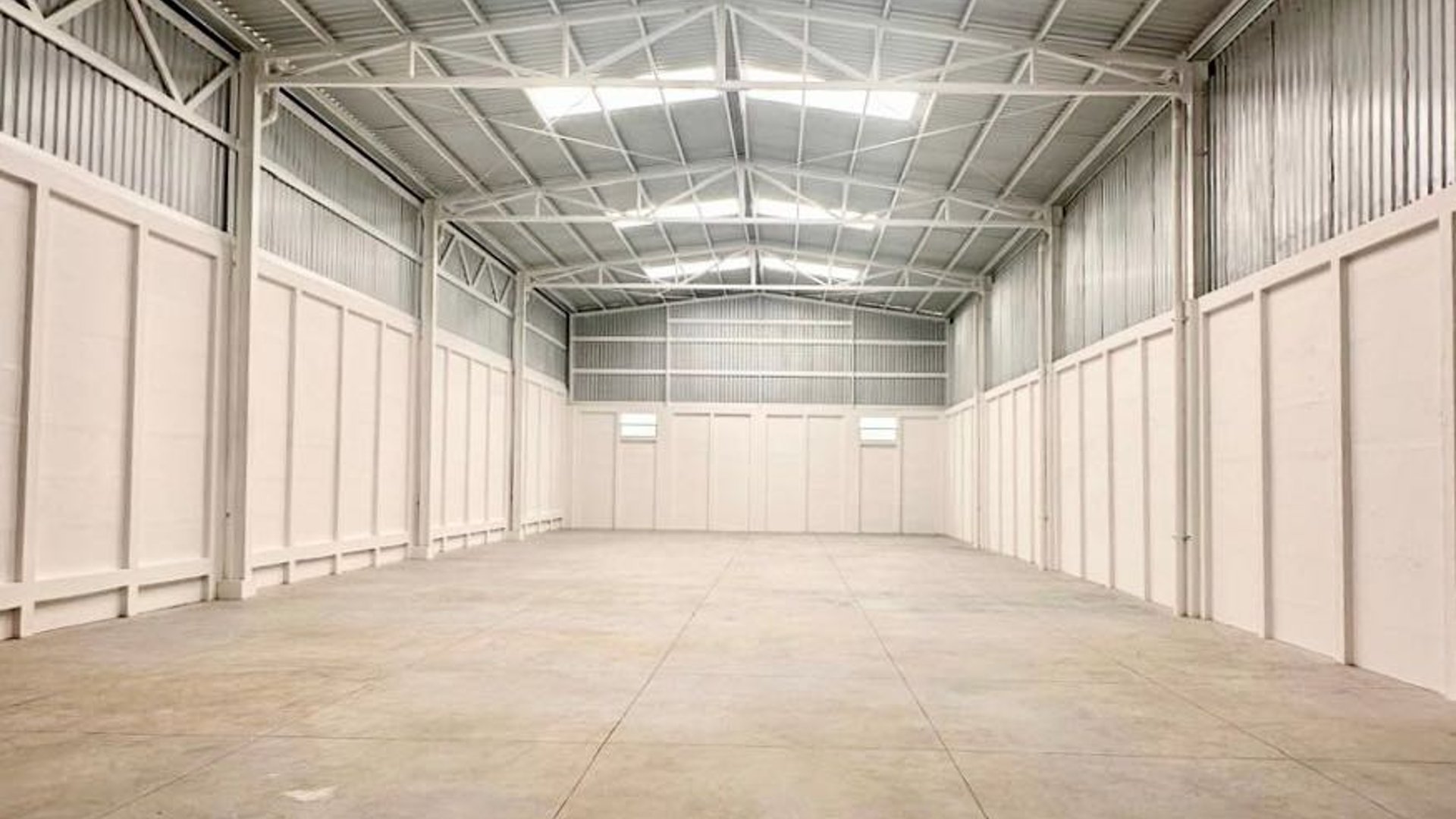 ALQUILO AMPLIA OFIBODEGA EN EXCELENTE UBICACIÓN EN CARR. A EL SALVADOR