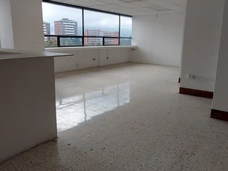 Centro Empresarial – Oficina en Renta, zona 10 - 3
