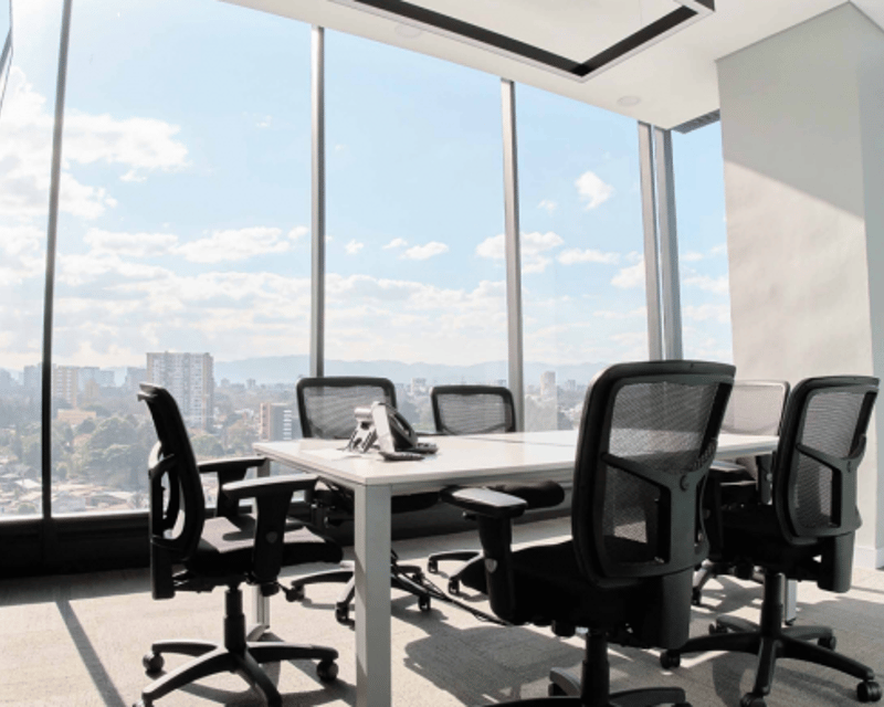 Rento Oficina Comercial en Zona 15