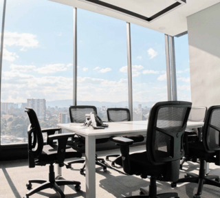 Rento Oficina Comercial en Zona 15