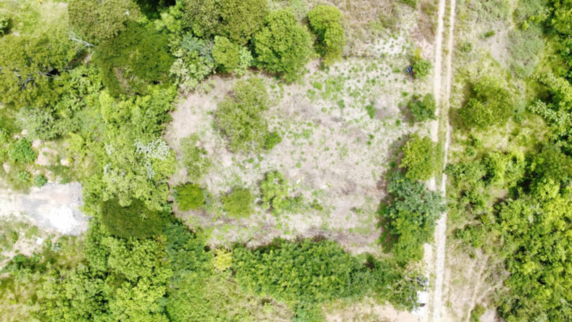 Terreno en Venta a orilla de carretera en zona 18 - Miniatura 2