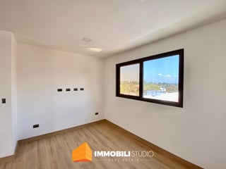 Casa en venta, en Zona 15 - 4