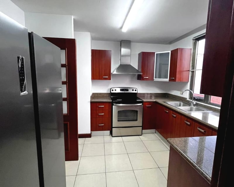 Penthouse con hab de servicio de 3 habitaciones en Z10 Ref-5638