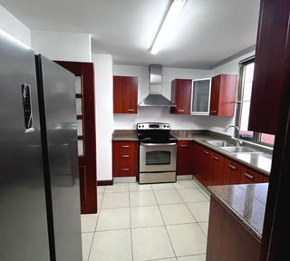 Penthouse con hab de servicio de 3 habitaciones en  Z10 Ref-5638
