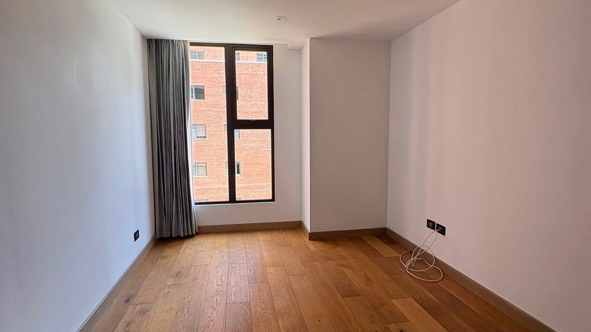 Apartamento en Alquiler  Edificio Torre Vertic Zona 14 - Miniatura 5